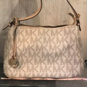 Michael Kors Cream Shoulder Bag with Gold-Tone Hardware